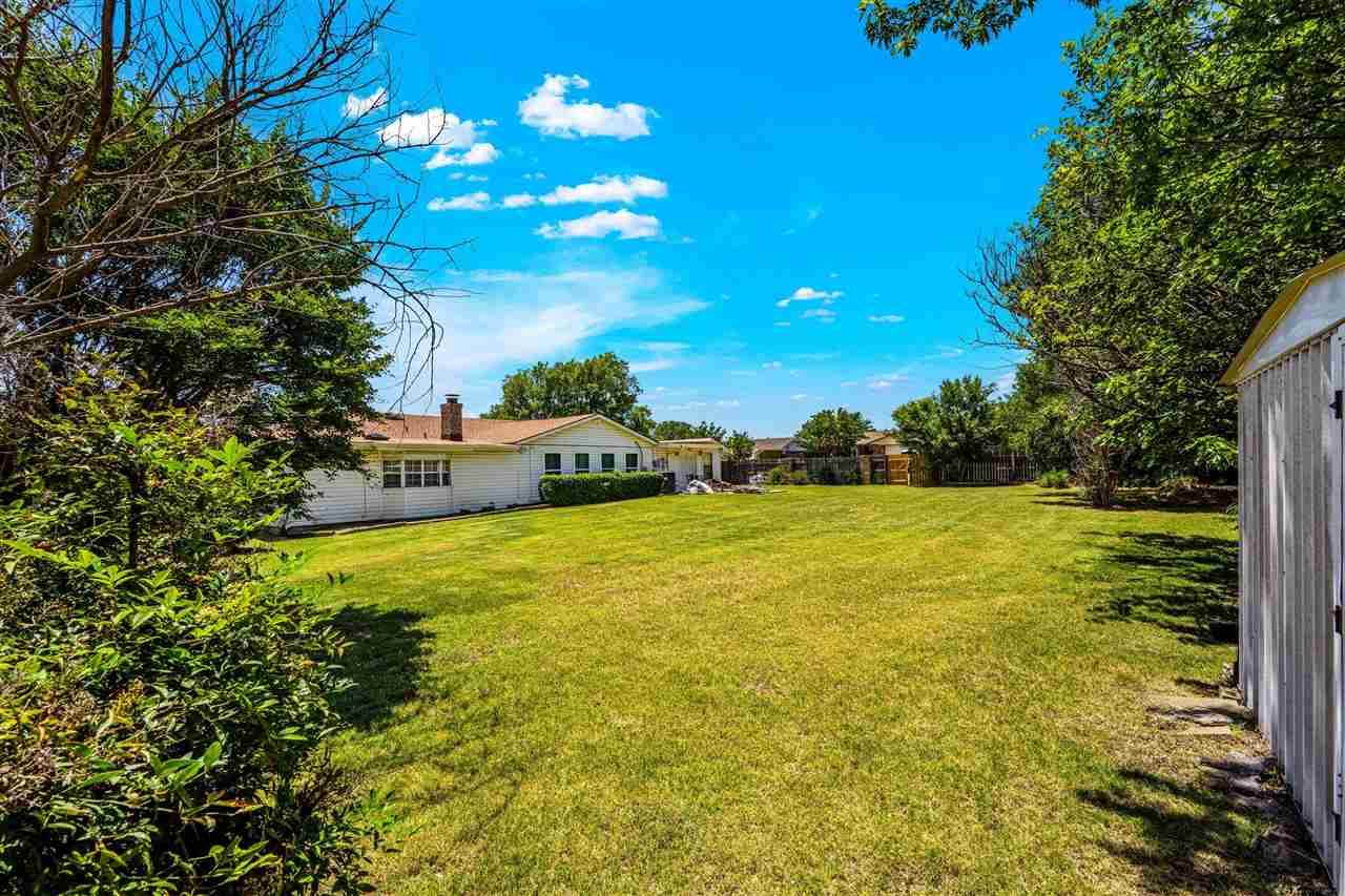 2501 NW Robinhood Dr, Lawton, OK 73505
