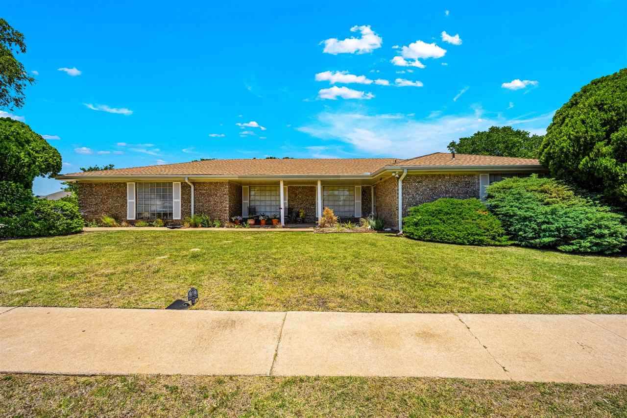 2501 NW Robinhood Dr, Lawton, OK 73505