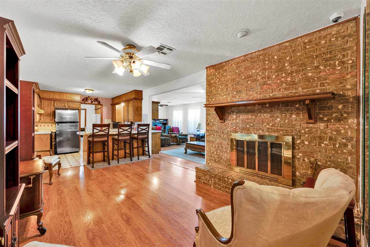 2501 NW Robinhood Dr, Lawton, OK 73505