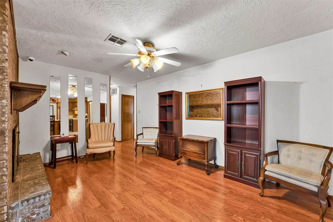2501 NW Robinhood Dr, Lawton, OK 73505