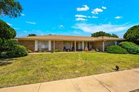 2501 NW Robinhood Dr, Lawton, OK 73505