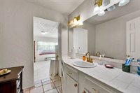 2501 NW Robinhood Dr, Lawton, OK 73505