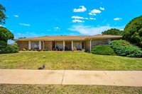 2501 NW Robinhood Dr, Lawton, OK 73505