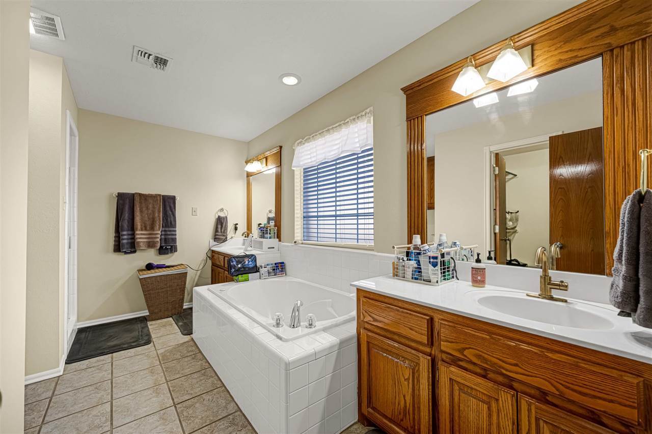 6806 SW Drakestone, Lawton, OK 73502