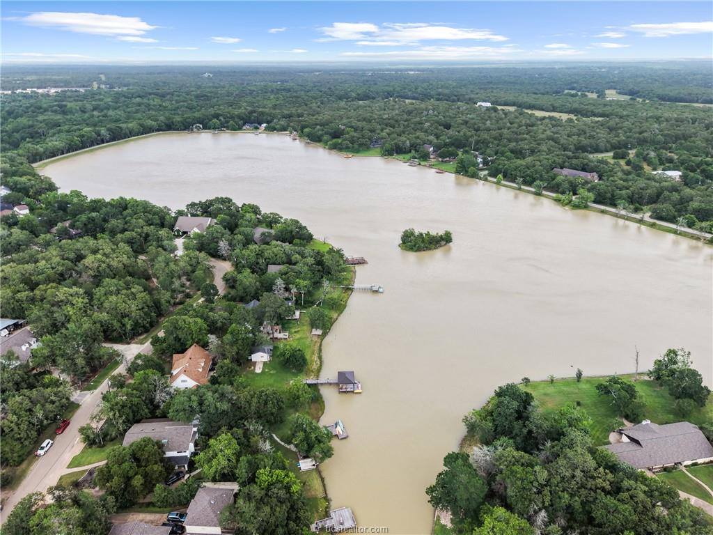 2120 Carter Lake Drive, College Station, TX 77845