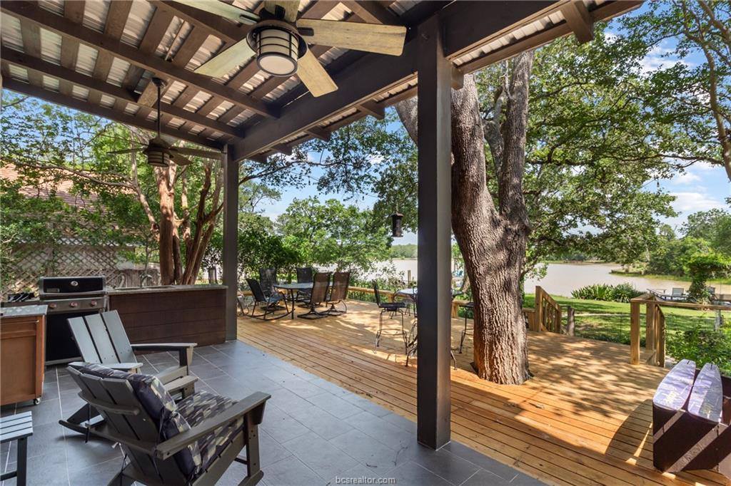 2120 Carter Lake Drive, College Station, TX 77845