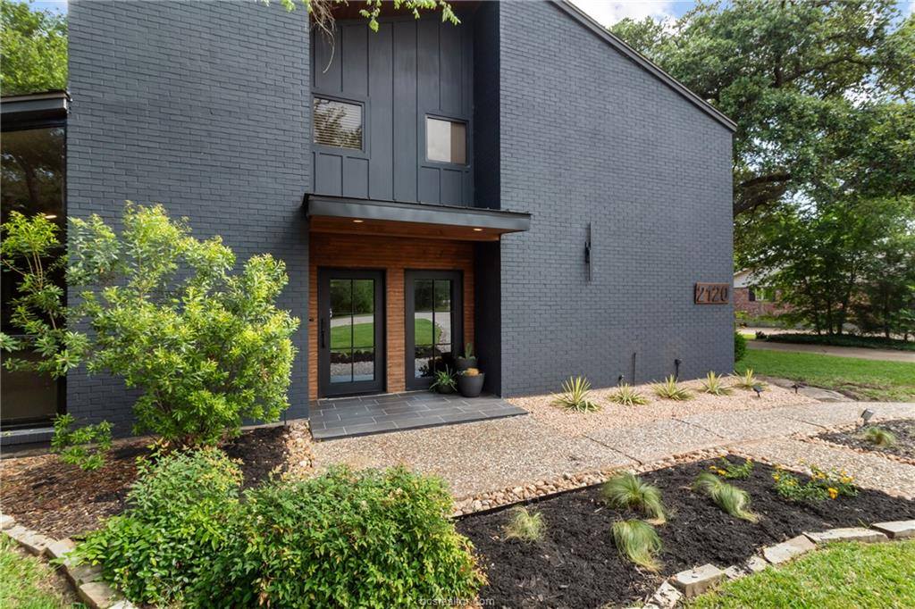 2120 Carter Lake Drive, College Station, TX 77845