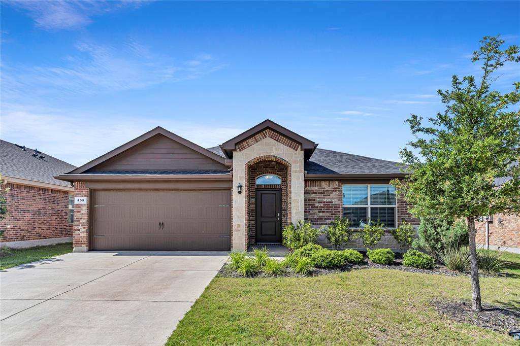 409 Foxhunter Street, Fort Worth, TX 76131