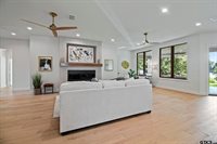 16862 Cardinal Ln, Troup, TX 75789