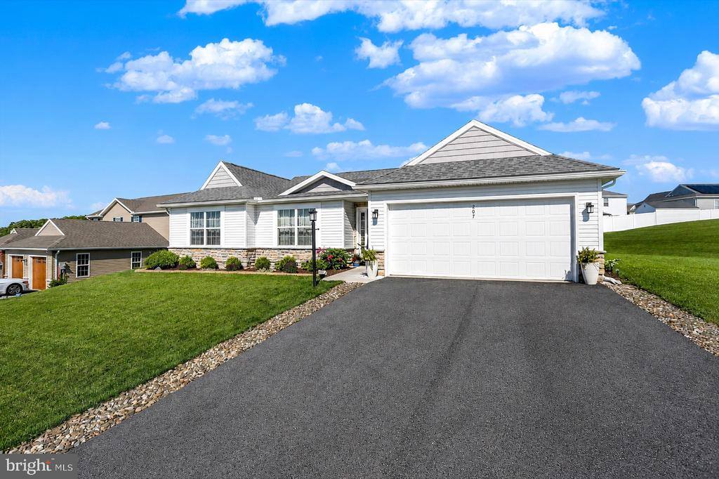 207 Eagle Road, Dillsburg, PA 17019