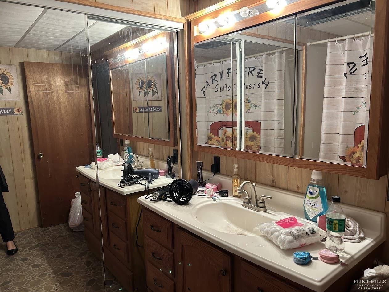 481 Sun Lane, Herington, KS 67449