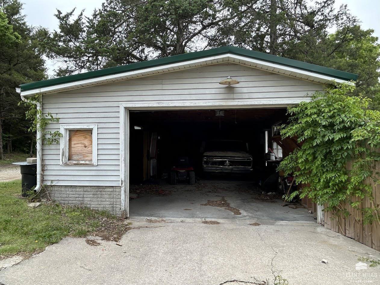 481 Sun Lane, Herington, KS 67449