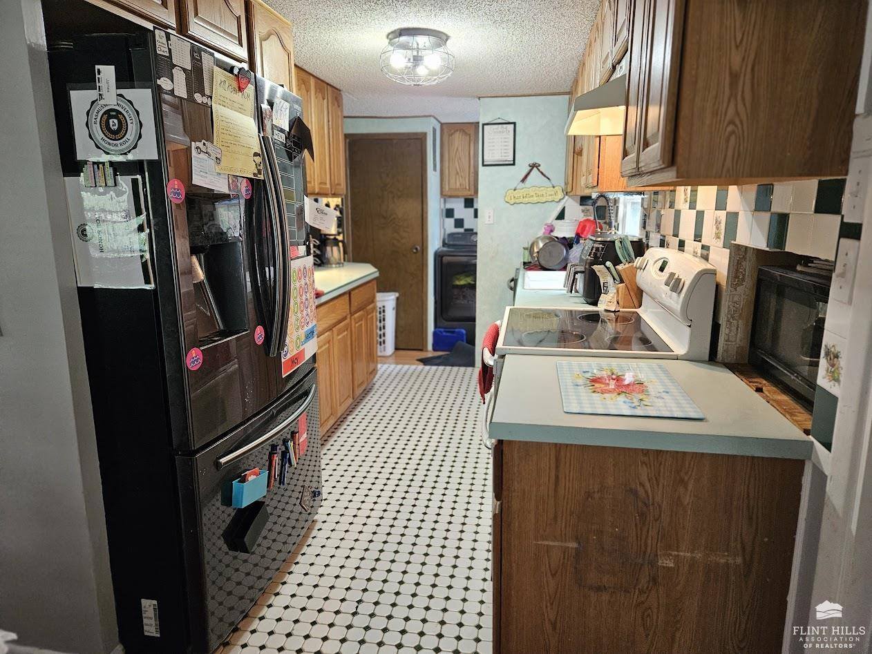 481 Sun Lane, Herington, KS 67449
