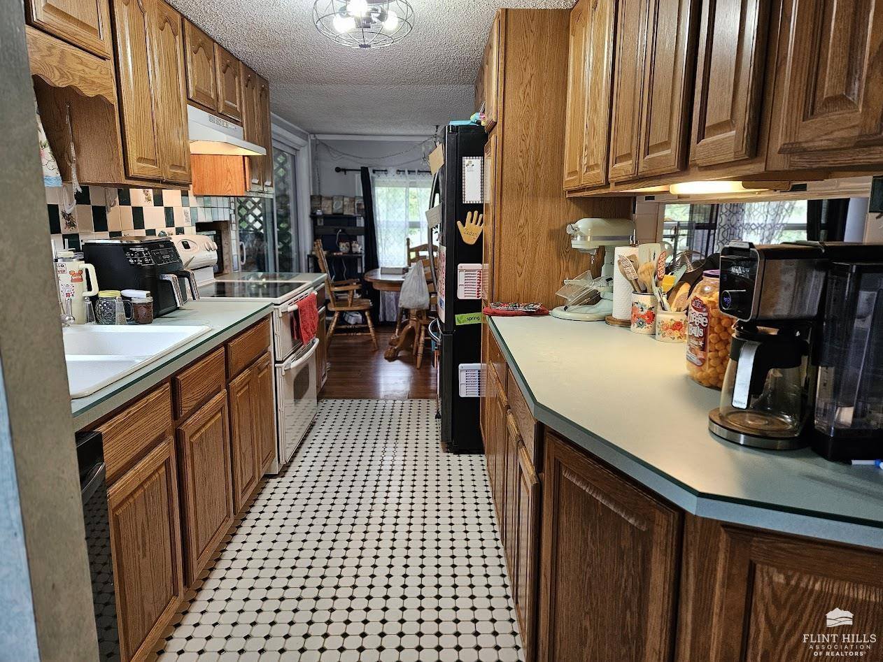 481 Sun Lane, Herington, KS 67449