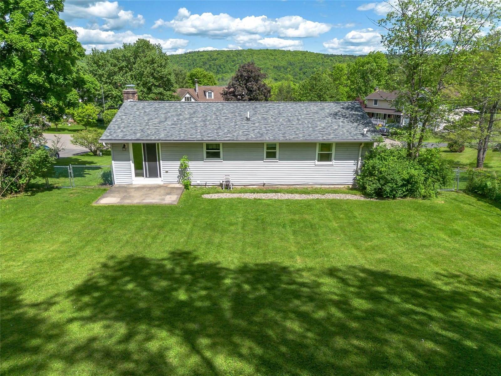 48 Green Meadow Lane, Binghamton, NY 13901