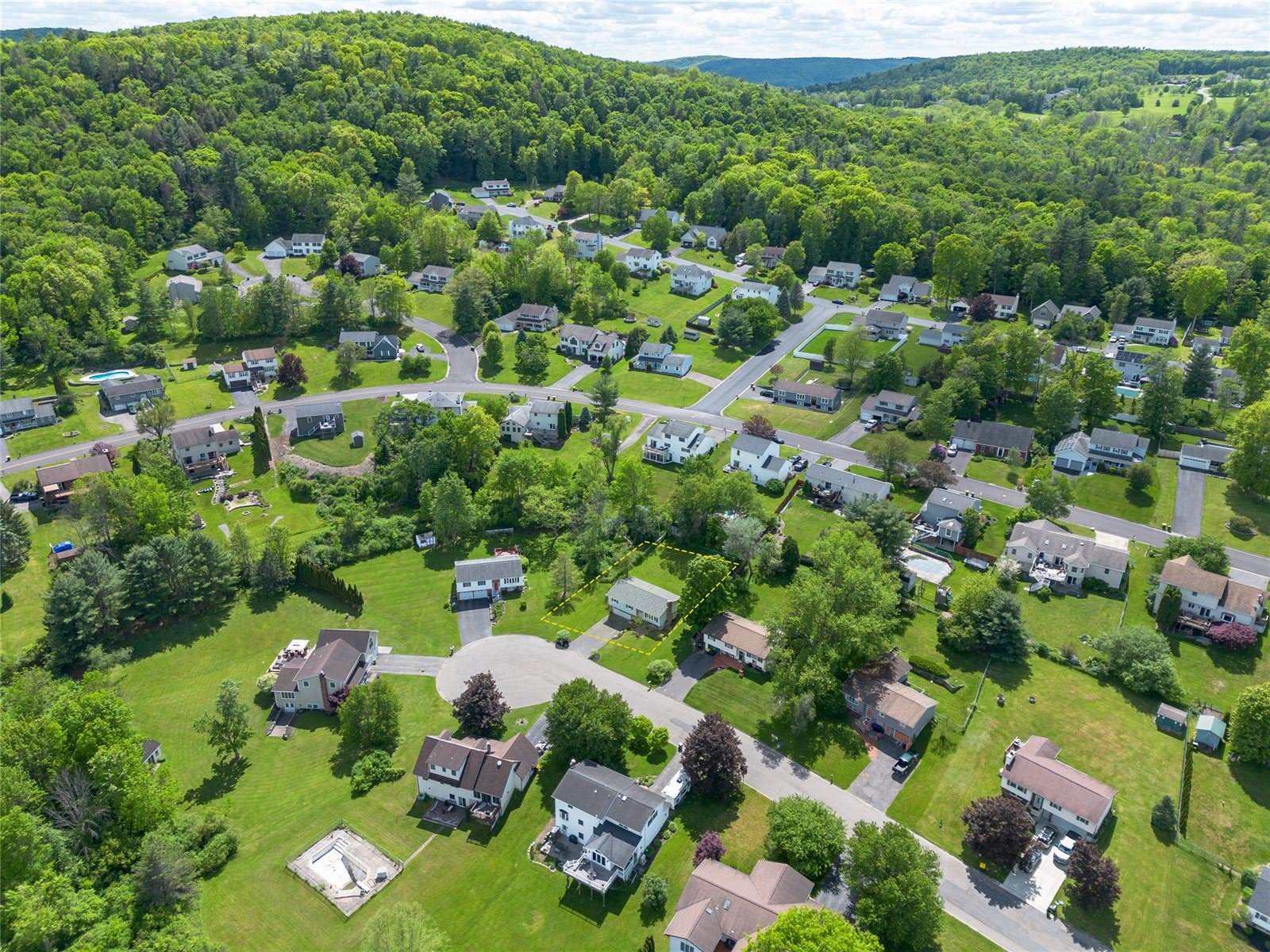 48 Green Meadow Lane, Binghamton, NY 13901
