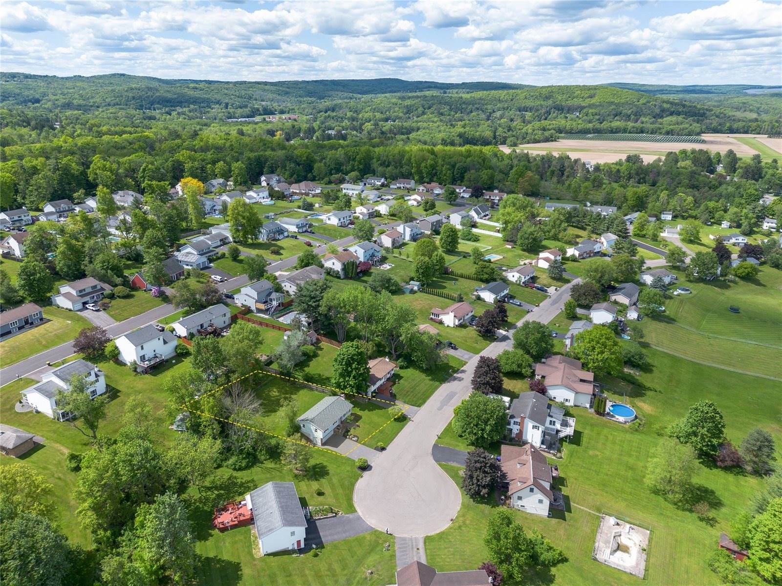48 Green Meadow Lane, Binghamton, NY 13901