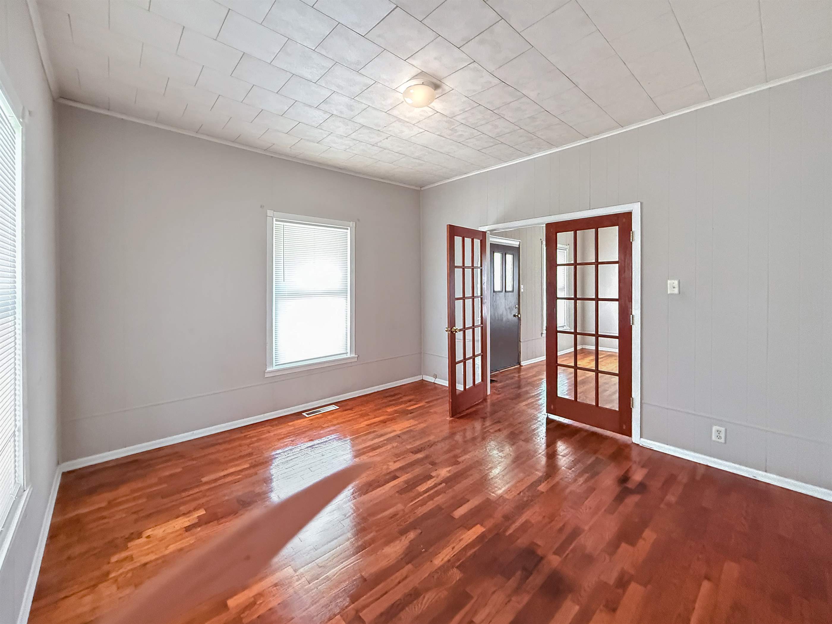 120 Blakely Ave, Terre Haute, IN 47803