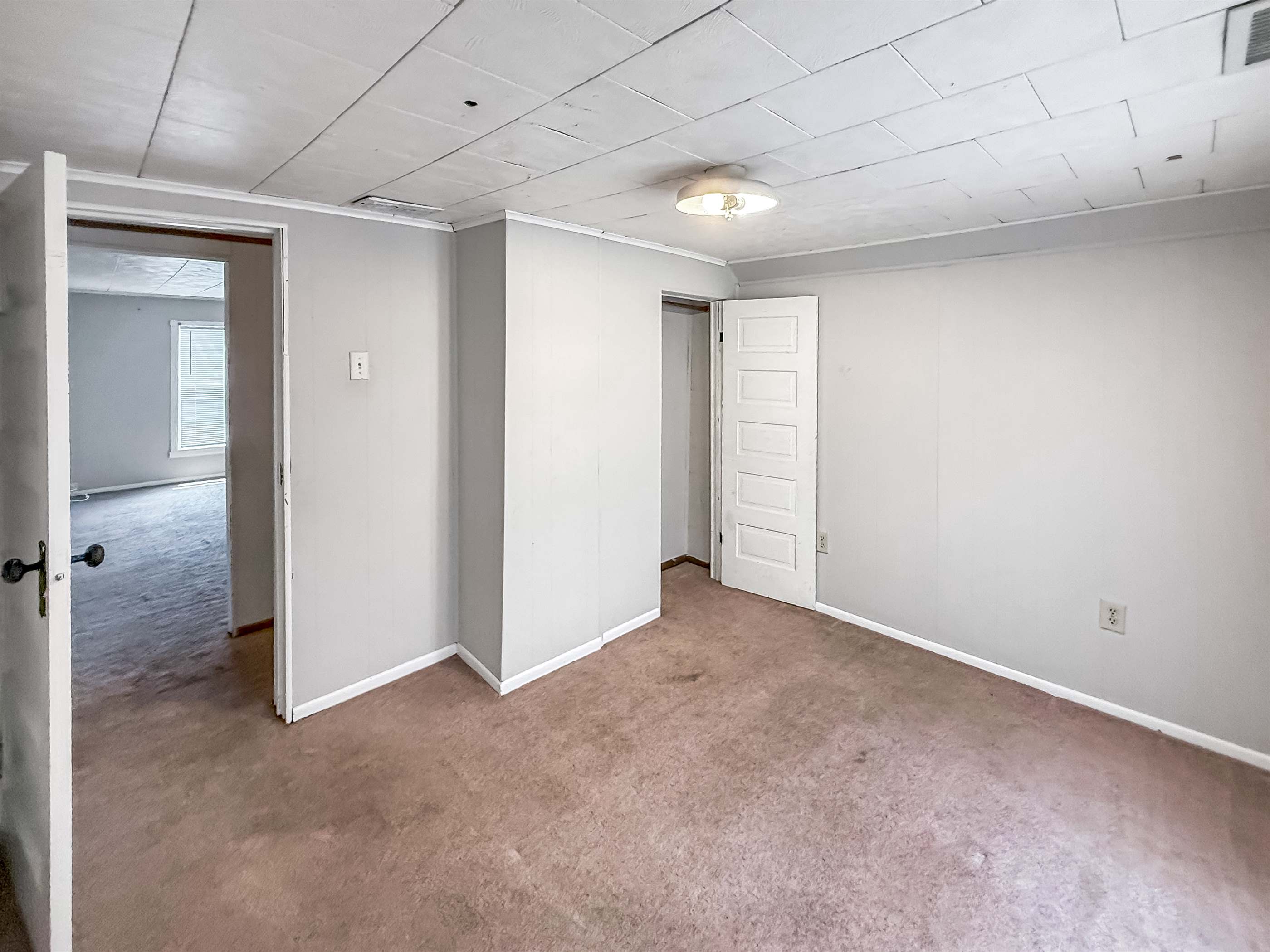 120 Blakely Ave, Terre Haute, IN 47803