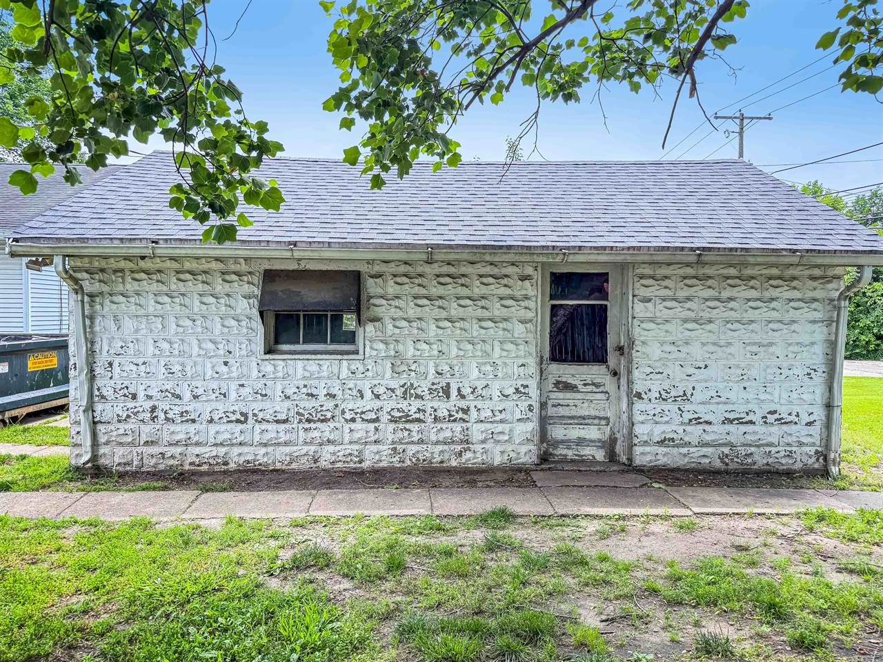 120 Blakely Ave, Terre Haute, IN 47803