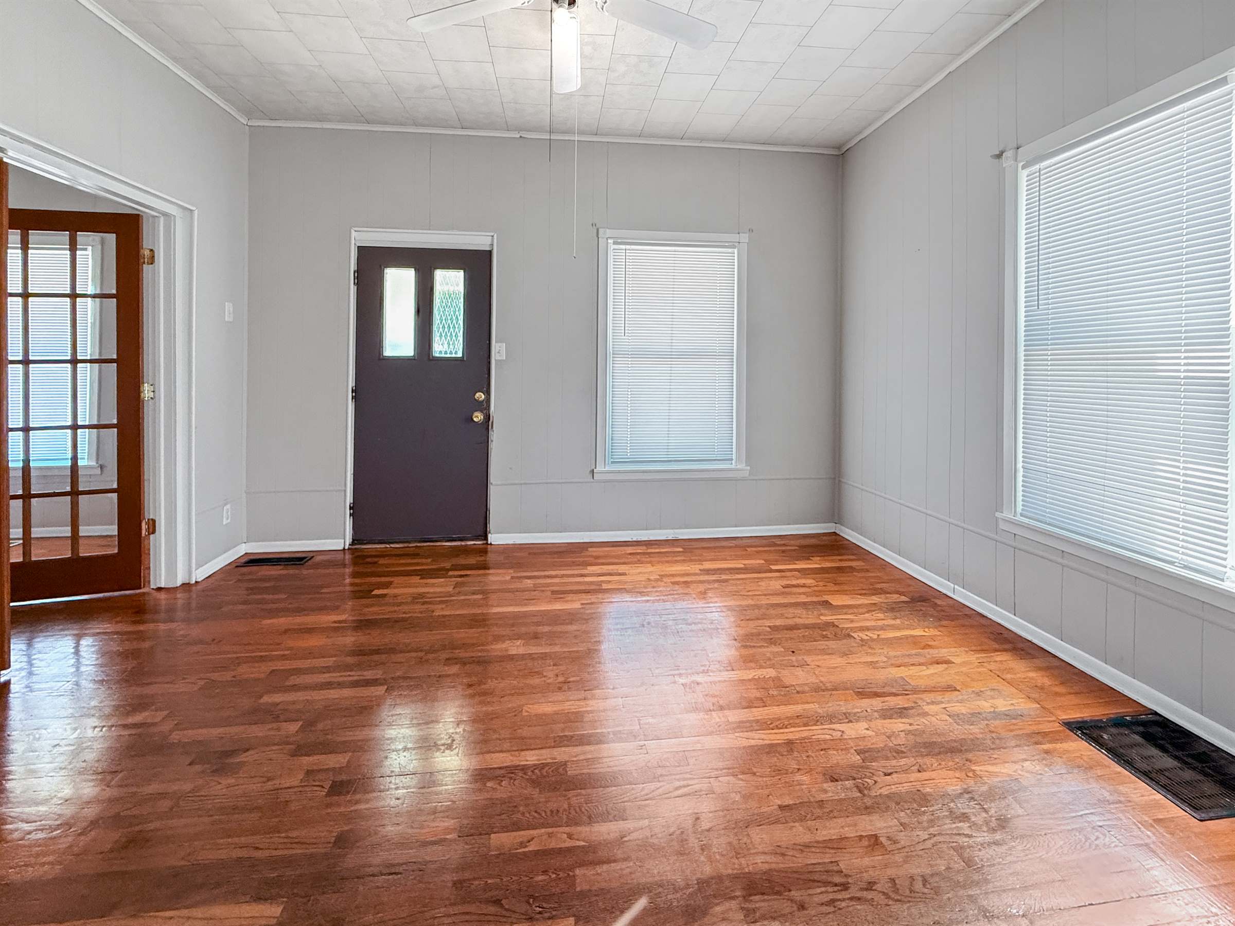 120 Blakely Ave, Terre Haute, IN 47803