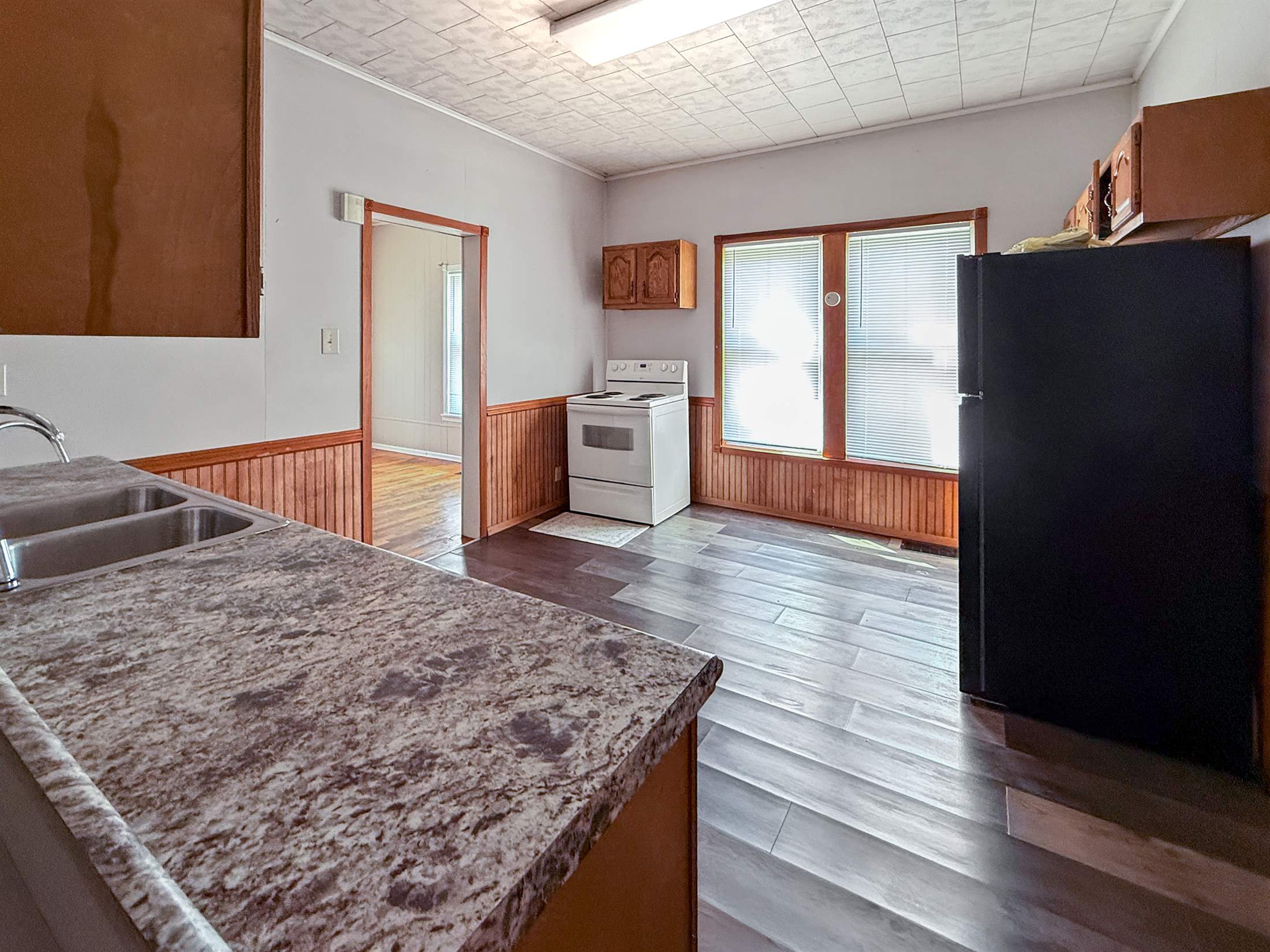 120 Blakely Ave, Terre Haute, IN 47803