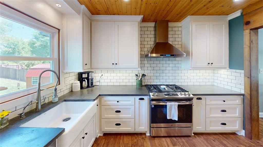 13100 Swartz Road, Bonner Springs, KS 66012