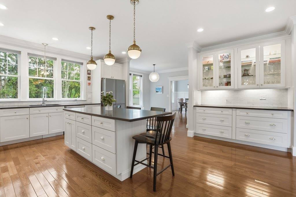 7 Howe St, Hingham, MA 02043