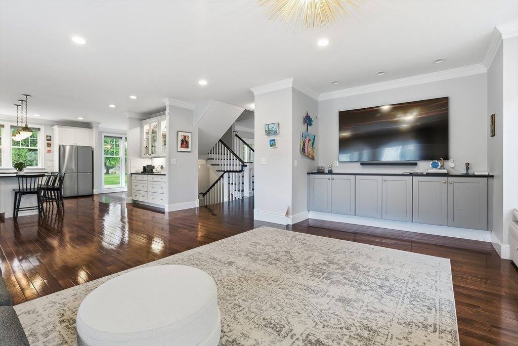 7 Howe St, Hingham, MA 02043