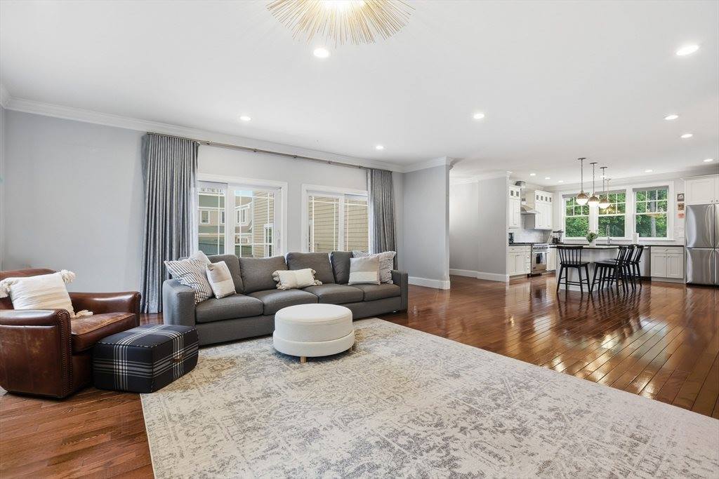 7 Howe St, Hingham, MA 02043