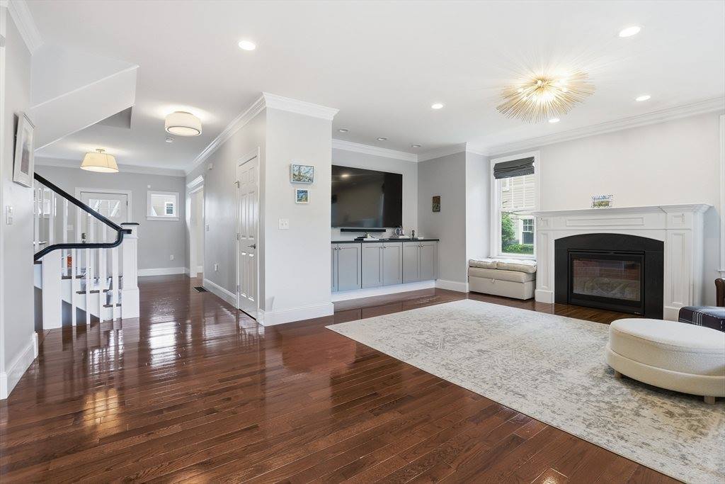 7 Howe St, Hingham, MA 02043