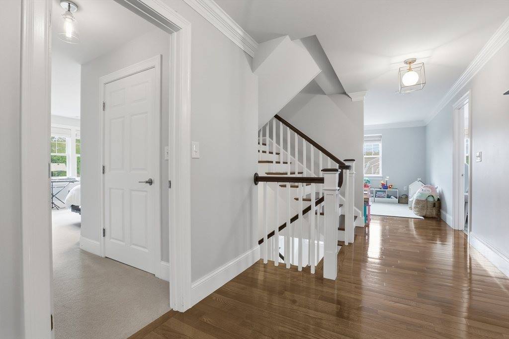 7 Howe St, Hingham, MA 02043