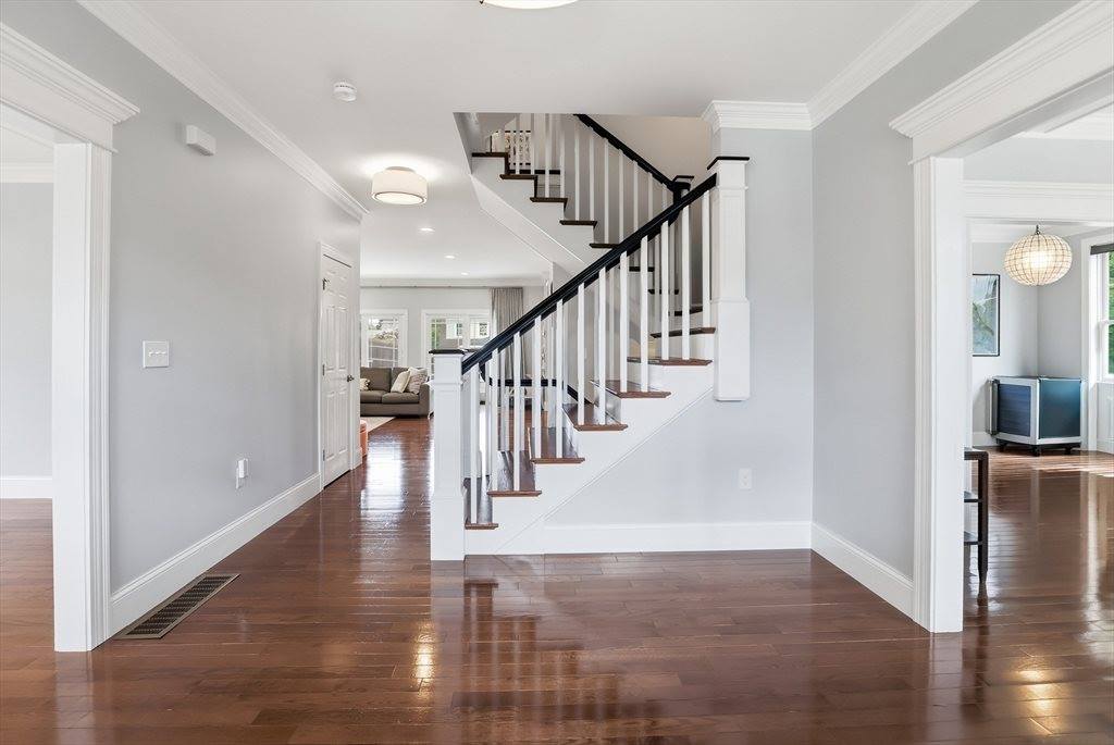 7 Howe St, Hingham, MA 02043