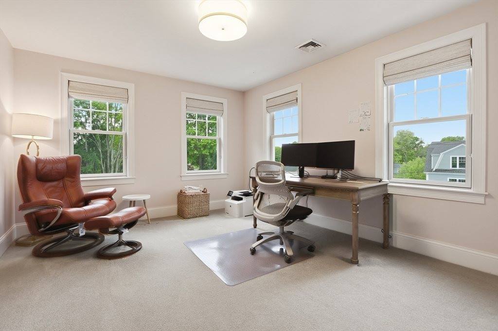7 Howe St, Hingham, MA 02043