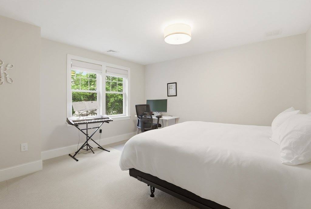 7 Howe St, Hingham, MA 02043
