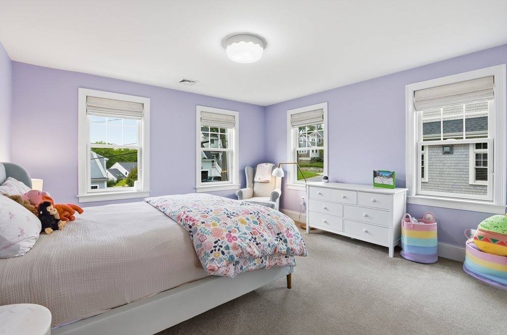 7 Howe St, Hingham, MA 02043