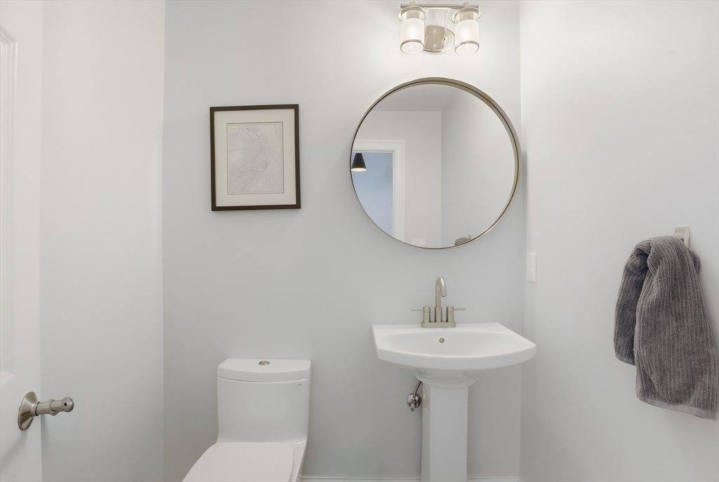 7 Howe St, Hingham, MA 02043