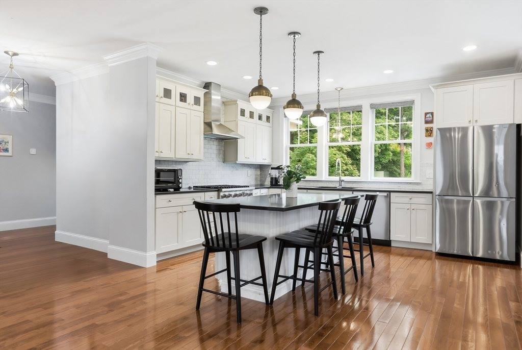 7 Howe St, Hingham, MA 02043