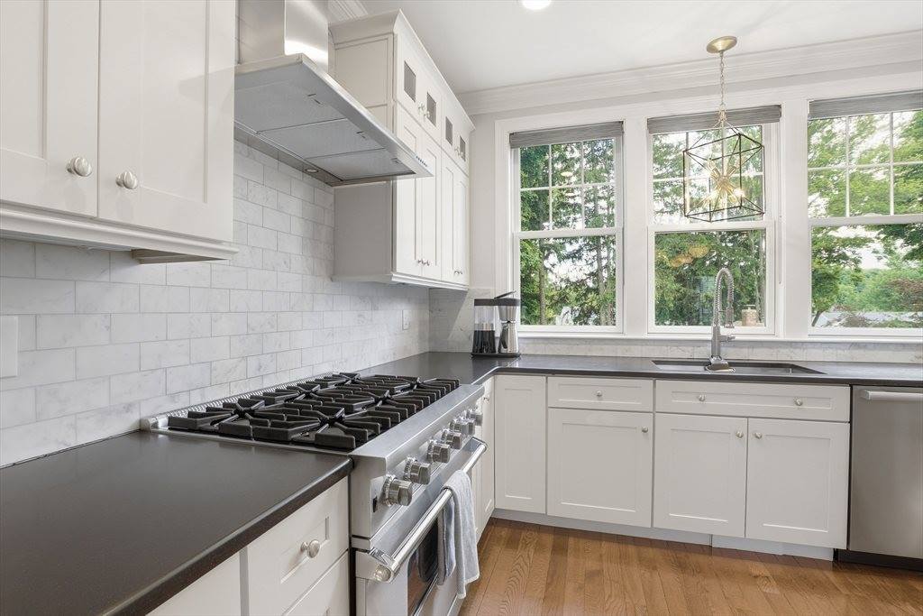 7 Howe St, Hingham, MA 02043