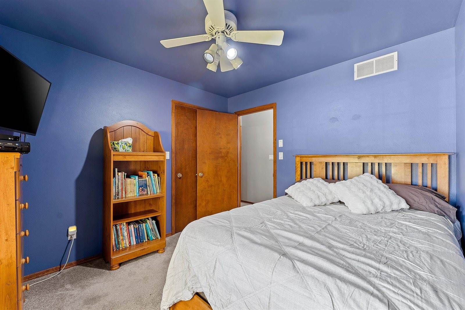 2038 Emerald Drive, Green Bay, WI 54311