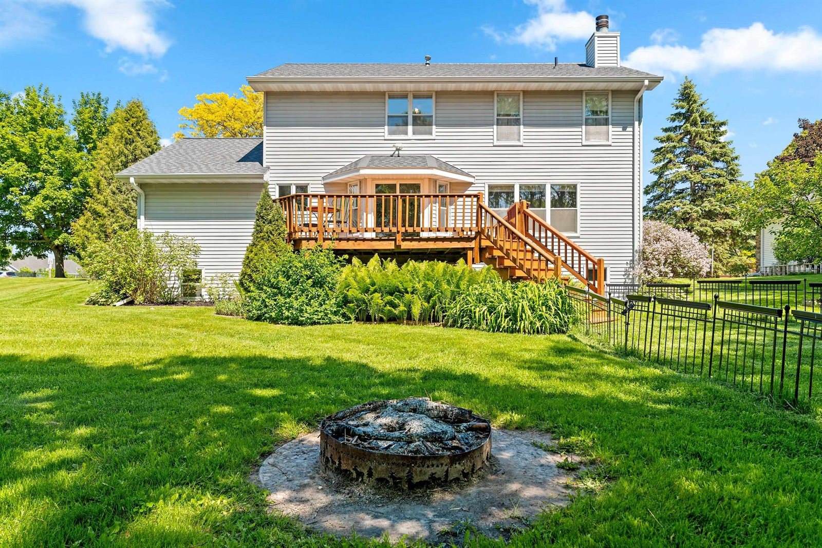 2038 Emerald Drive, Green Bay, WI 54311