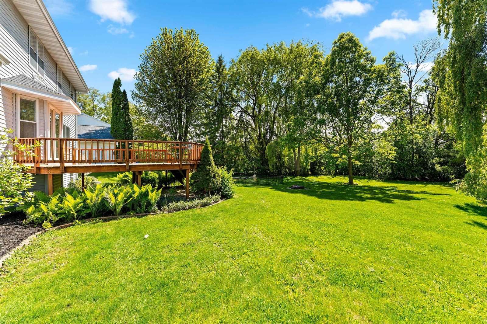 2038 Emerald Drive, Green Bay, WI 54311