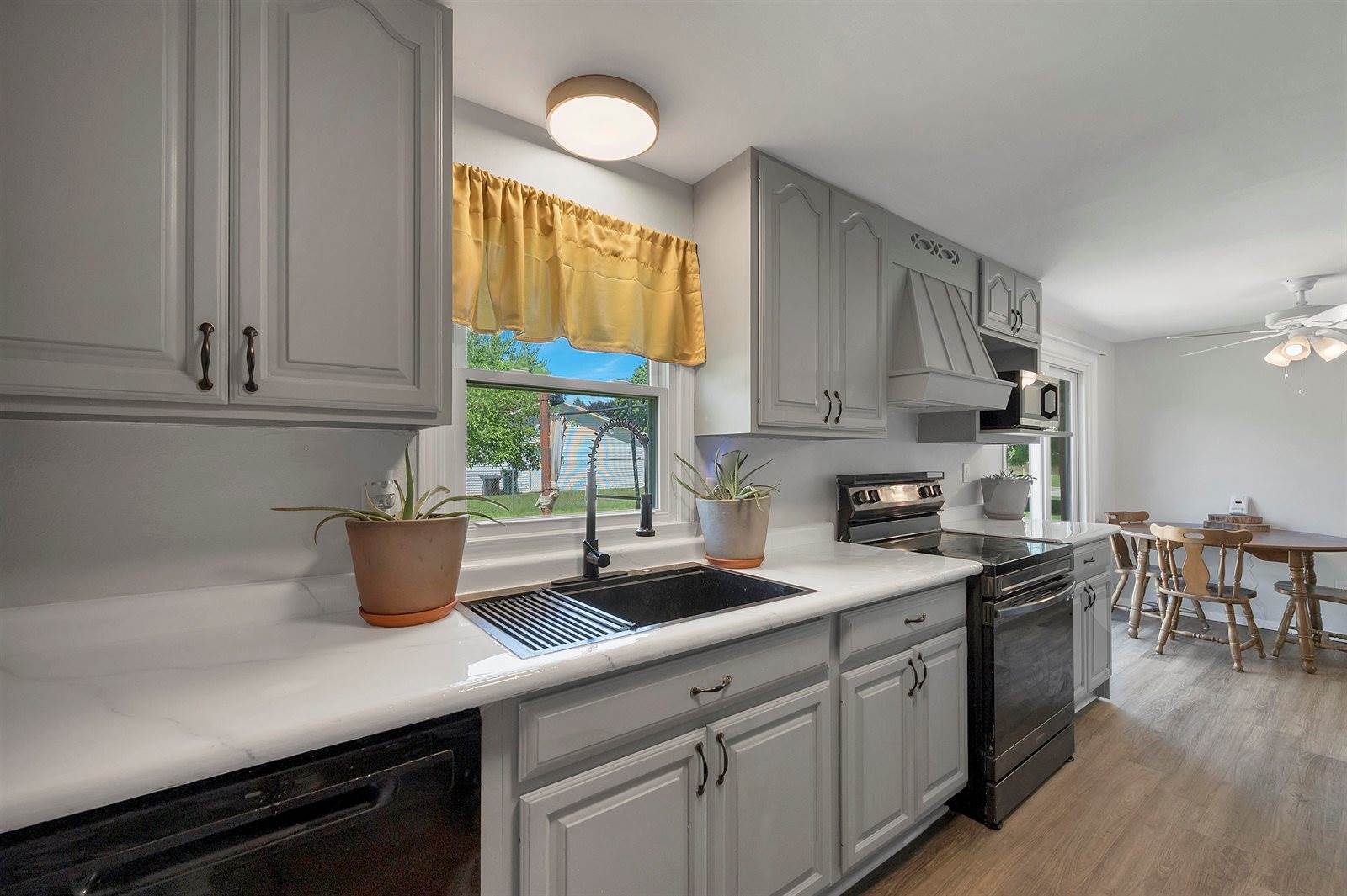 2650 Bay Port Lane, Green Bay, WI 54313