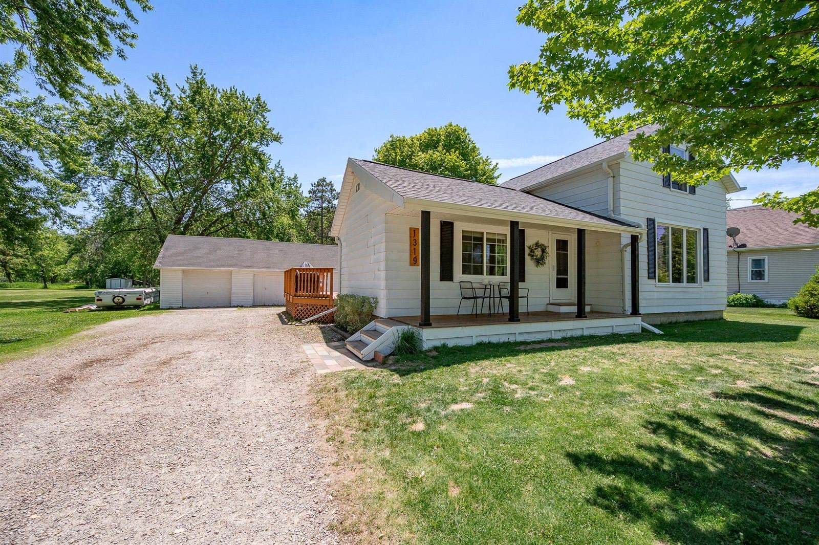 1319 Riverside Drive, Suamico, WI 54173