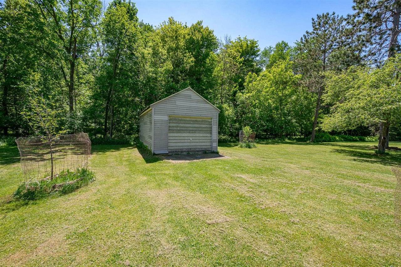 1319 Riverside Drive, Suamico, WI 54173