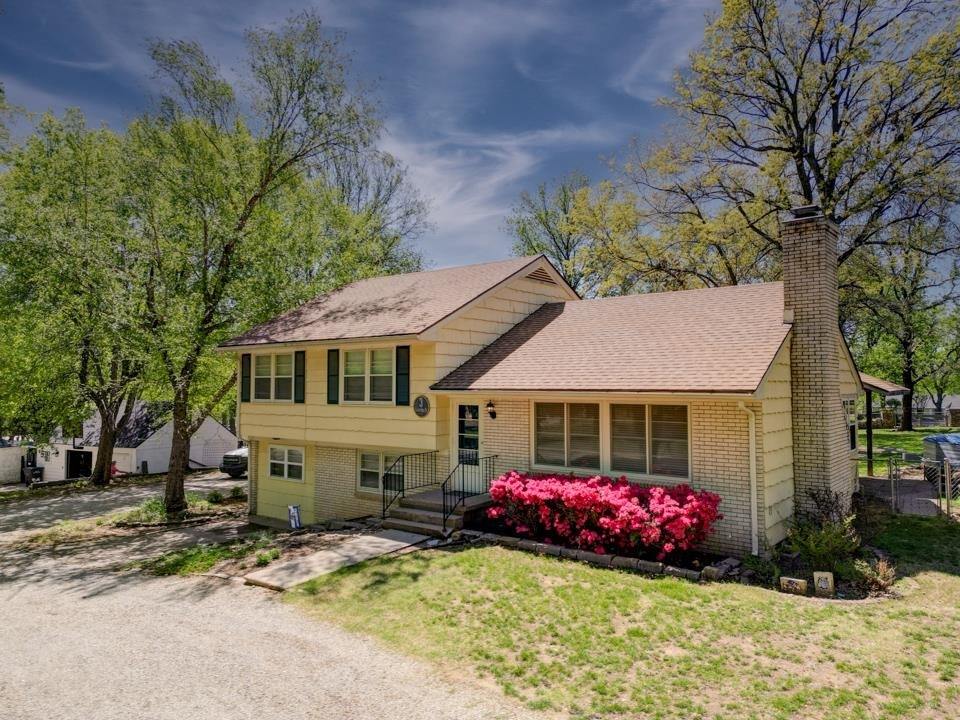 3 Eastridge Dr, Arkansas City, KS 67005