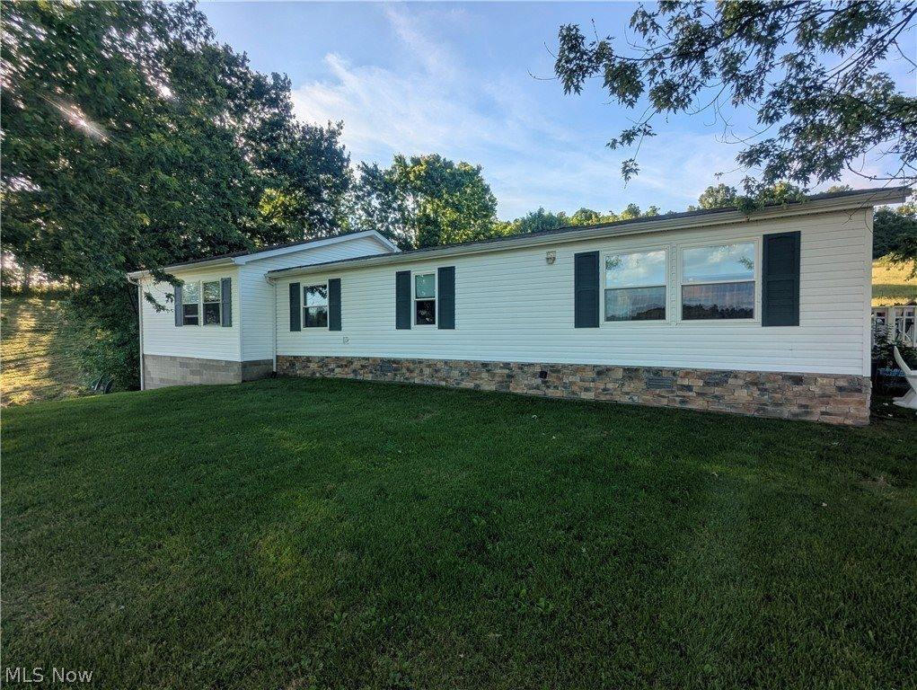 18395 Leatherwood Road, Salesville, OH 43778