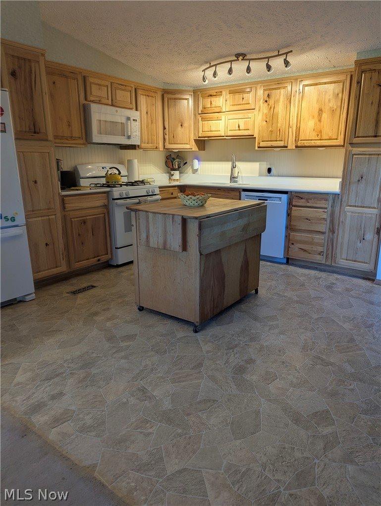 18395 Leatherwood Road, Salesville, OH 43778