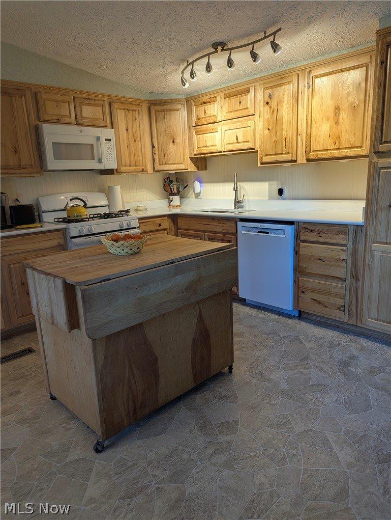 18395 Leatherwood Road, Salesville, OH 43778