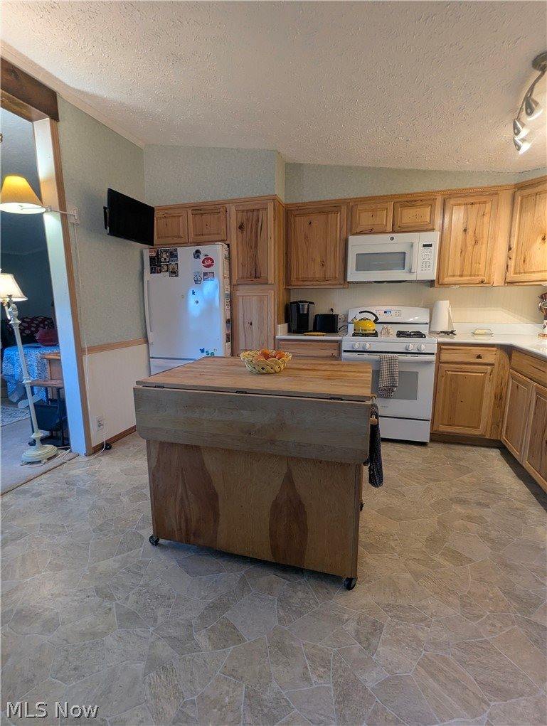 18395 Leatherwood Road, Salesville, OH 43778